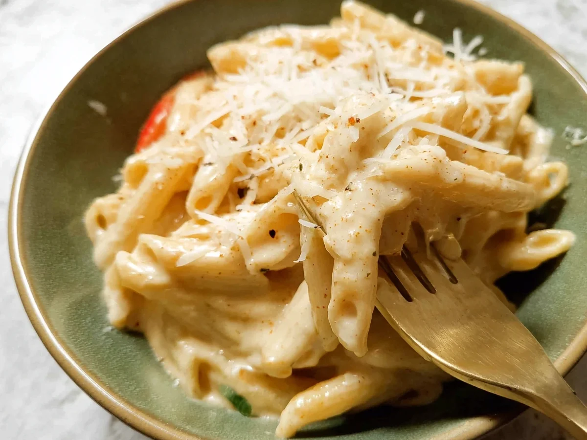 Creamy Cajun Alfredo Sauce Recipe - Featured Image