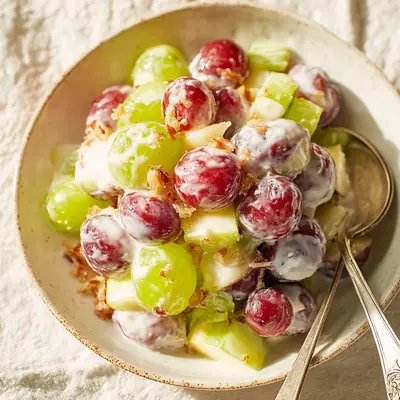 Creamy Vanilla Grape Apple Salad: A Sweet Crunch